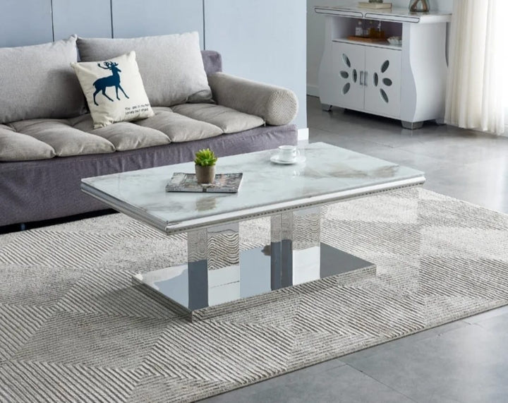 Table basse en marbre blanc et pieds argentés